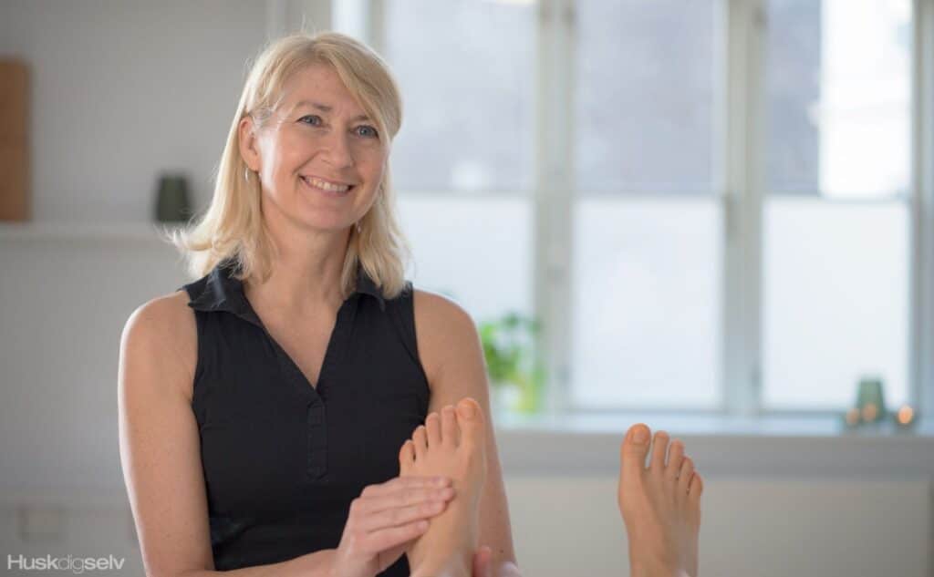 izabella winther behandling af fødder med zoneterapi